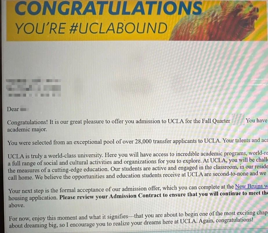 개인정보를 제거한 UCLA 합격 통지 자료